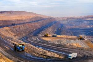 中国最大的露天煤矿，山西安太堡露天煤矿(地质储量约126亿吨)