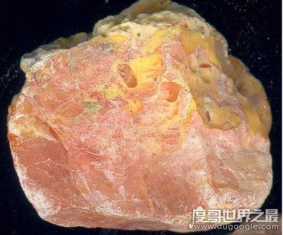 鹤顶红是什么毒药 俗称砒霜(古时候的鹤顶红是不纯的三氧化二砷)