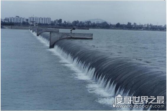 世界第一橡胶坝 山东临沂小埠东橡胶拦河坝(总长1247.4米)