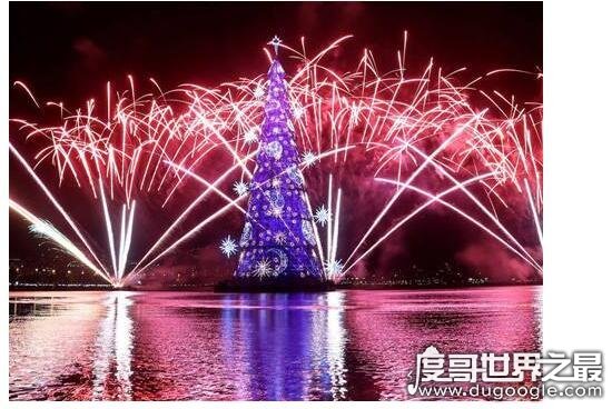 全球最贵圣诞树 价值1亿多元(上面镶嵌有钻石和蓝宝石做装饰)