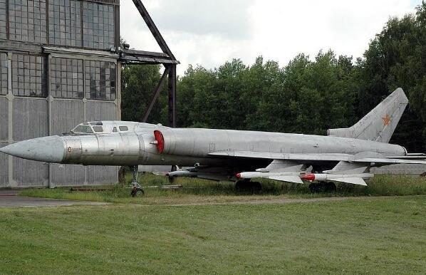 世界上最大的战斗机 苏联图-128战斗机(机长30.06米)