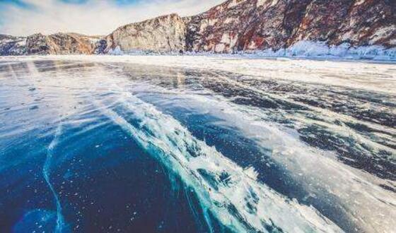 世界上最深的湖泊 贝加尔湖最深可达1637米(储水量大)